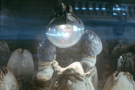 John Hurt ja suuri muna